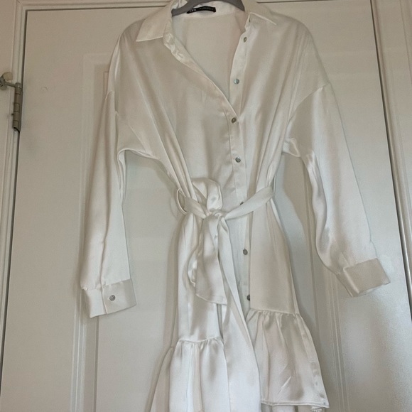 Zara silky button front dress with optional tie waist and collar - Picture 2 of 3